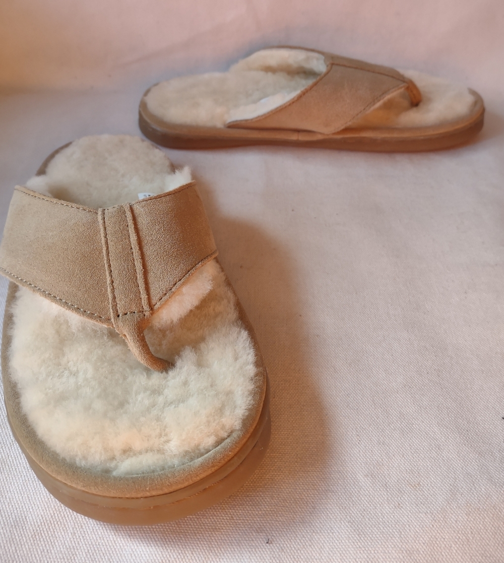 L.L. Bean Women's Wicked Good Shearling Lined Flip-Flops Size 6 Tan Suede NEW